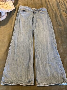 Women’s. Hollister low rise wide leg baggy jean size 0R